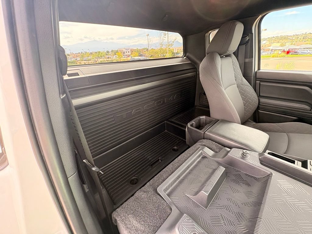 Used 2025 Toyota Tacoma SR AWD/4WD image 29