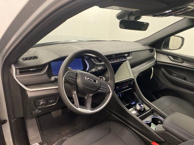 Used 2025 Jeep Grand Cherokee Laredo X w/ Luxury Tech Group I image 7