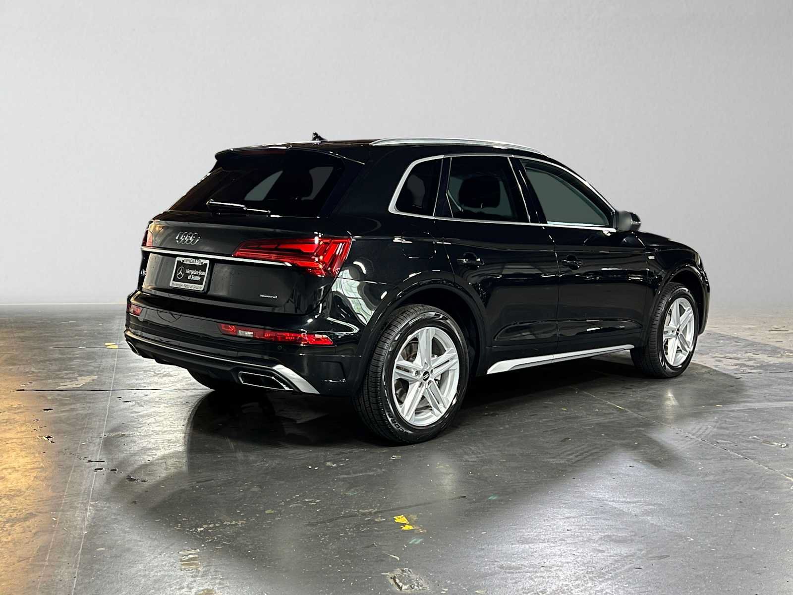 Used 2024 Audi Q5 e Premium w/ Convenience Package AWD/4WD image 3