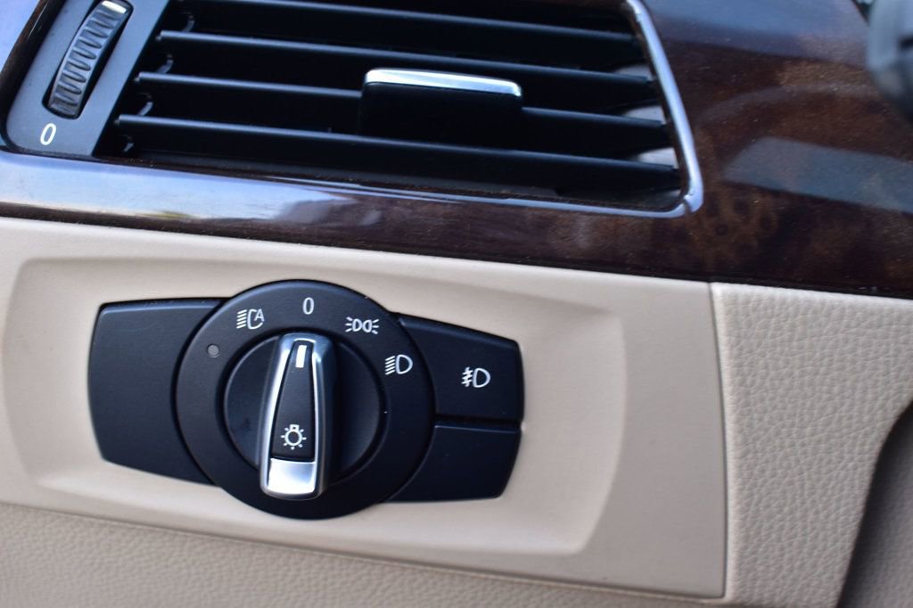 Used 2011 BMW 328i Sedan w/ Premium Pkg image 32