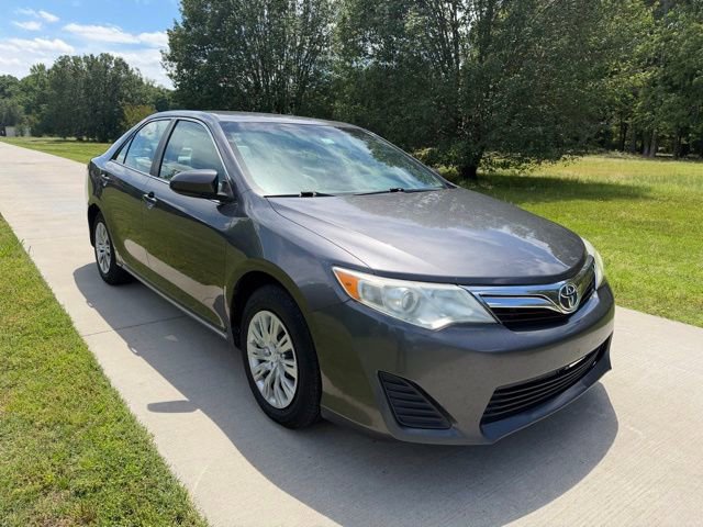 Used 2014 Toyota Camry LE FWD image 3