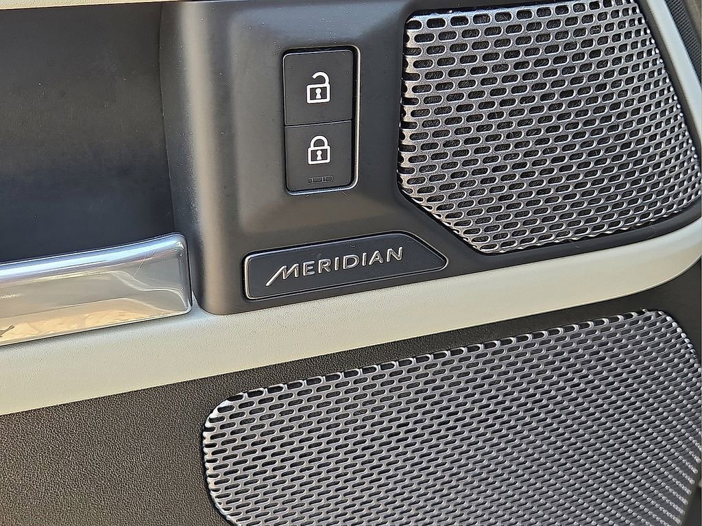 Used 2021 Land Rover Defender 110 SE image 23