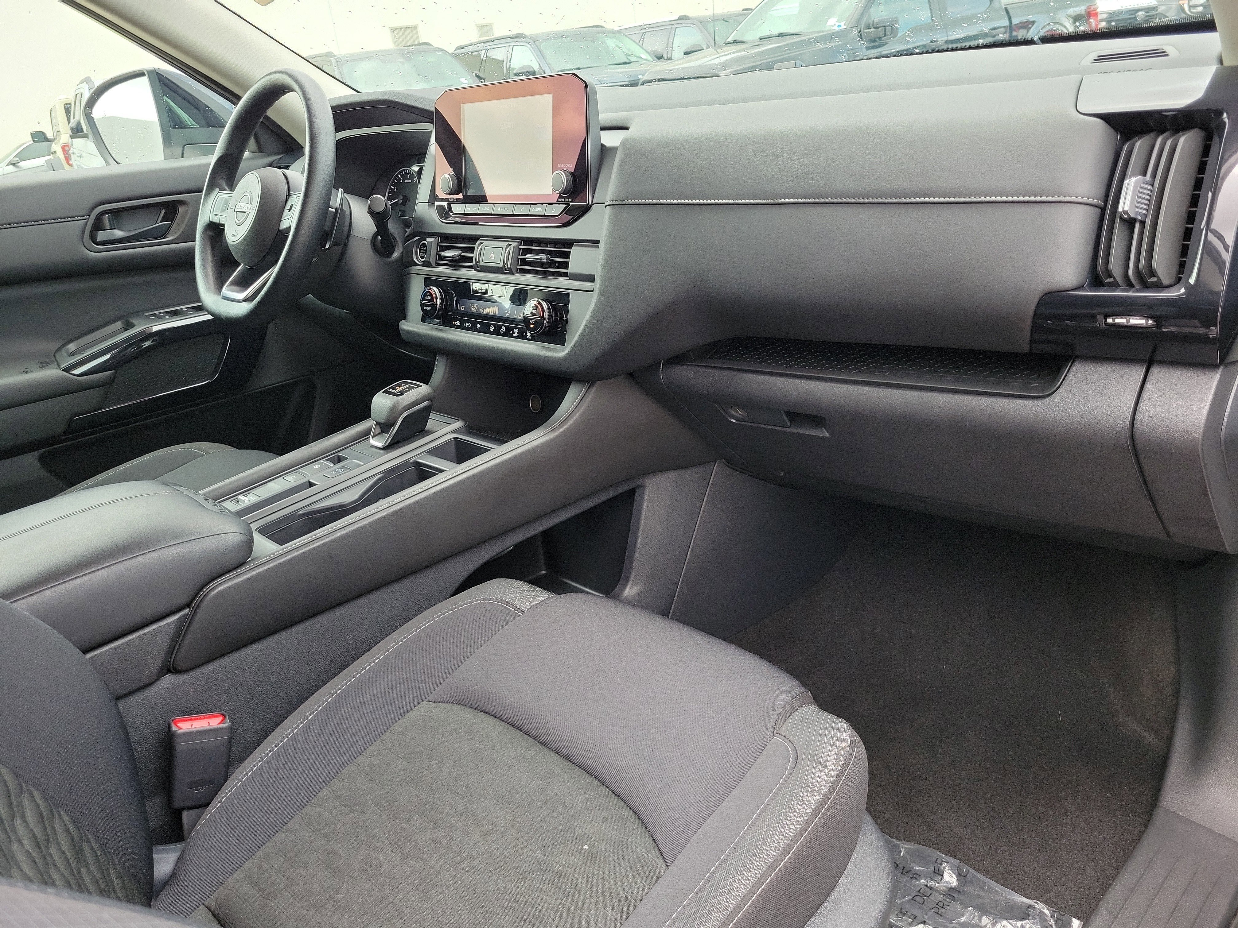 Used 2024 Nissan Pathfinder S FWD image 18