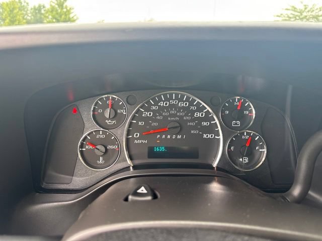Used 2025 Chevrolet Express 2500 w/ Driver Convenience Package RWD image 5