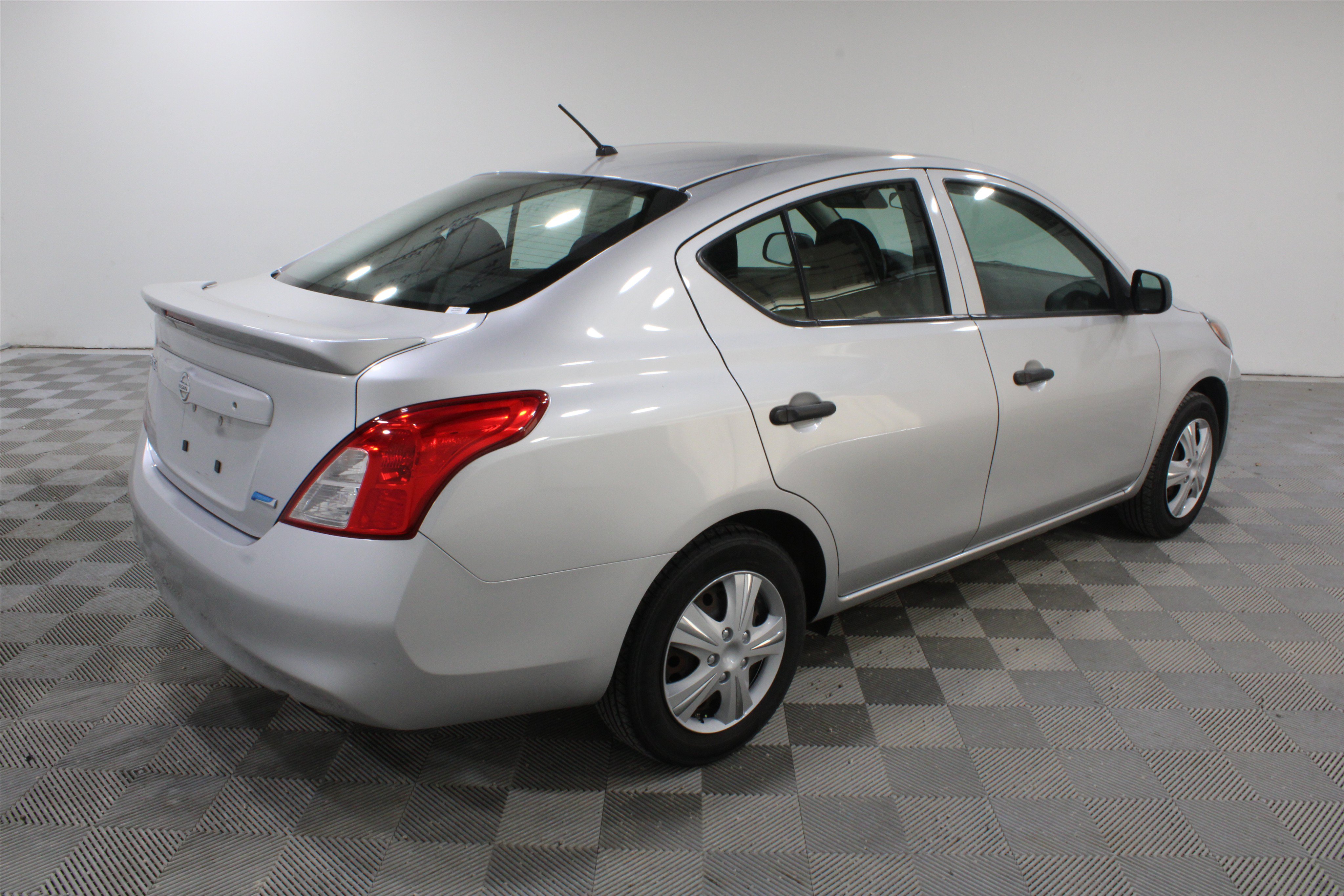 Used 2014 Nissan Versa S Plus FWD image 21