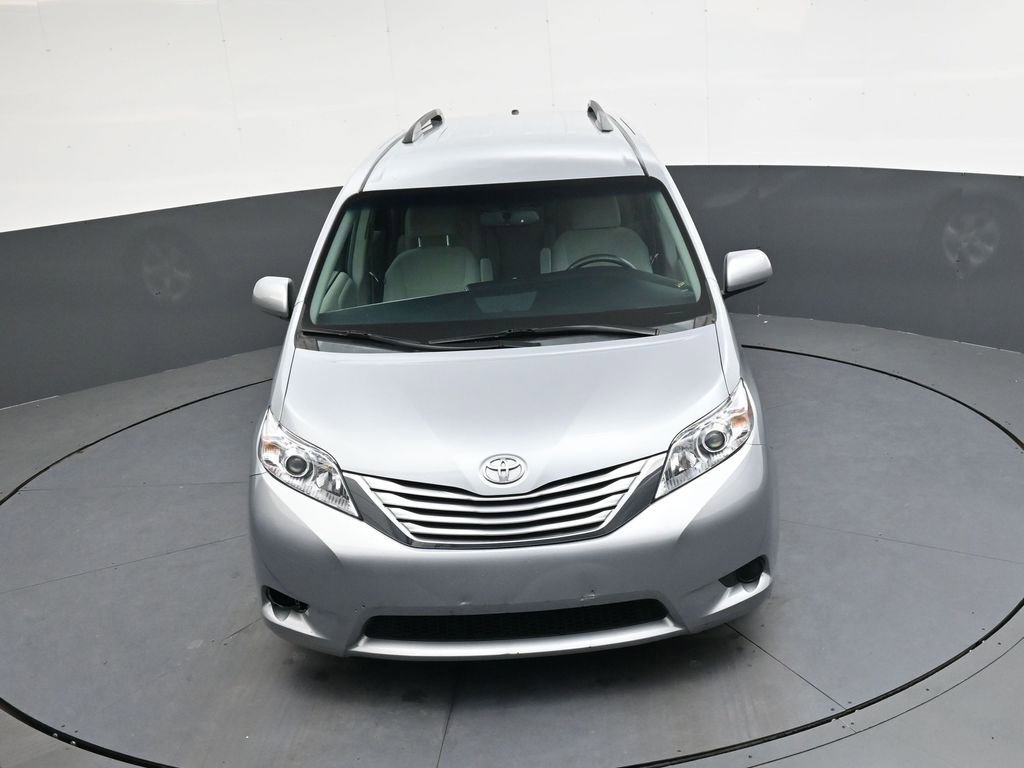 Used 2015 Toyota Sienna LE image 34