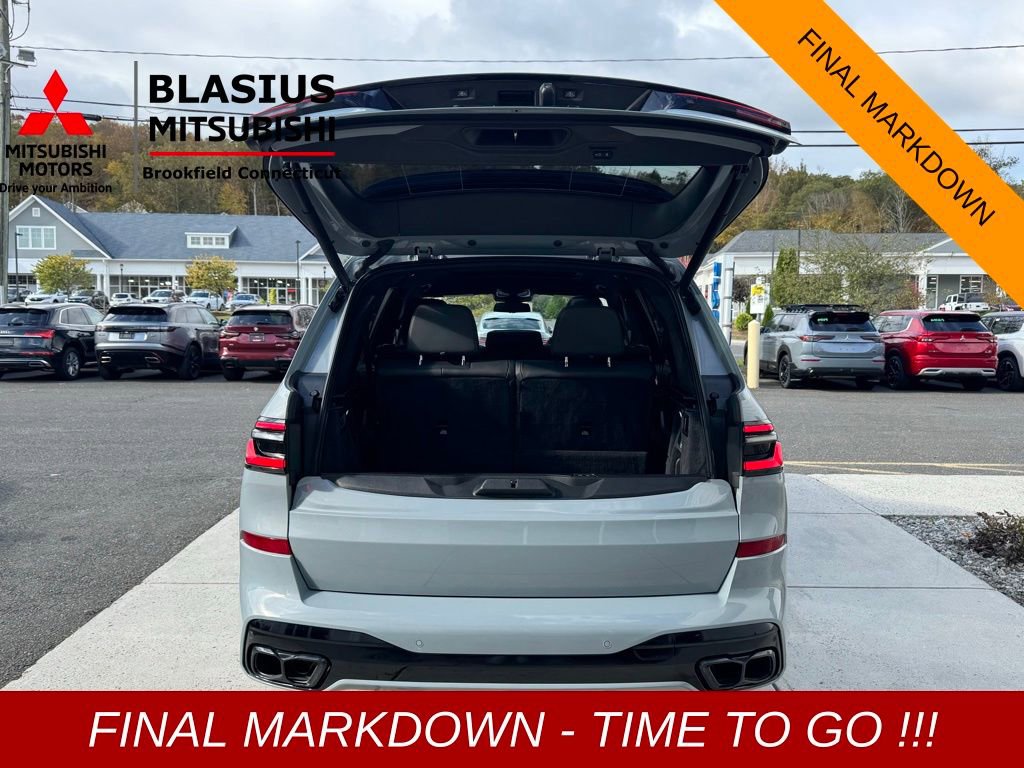 Used 2025 BMW X7 M60i w/ Climate Comfort Package image 30