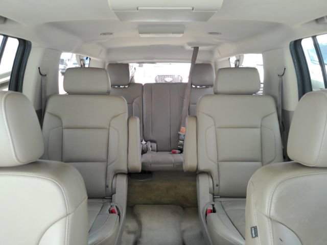 Used 2016 Chevrolet Suburban LT RWD image 39