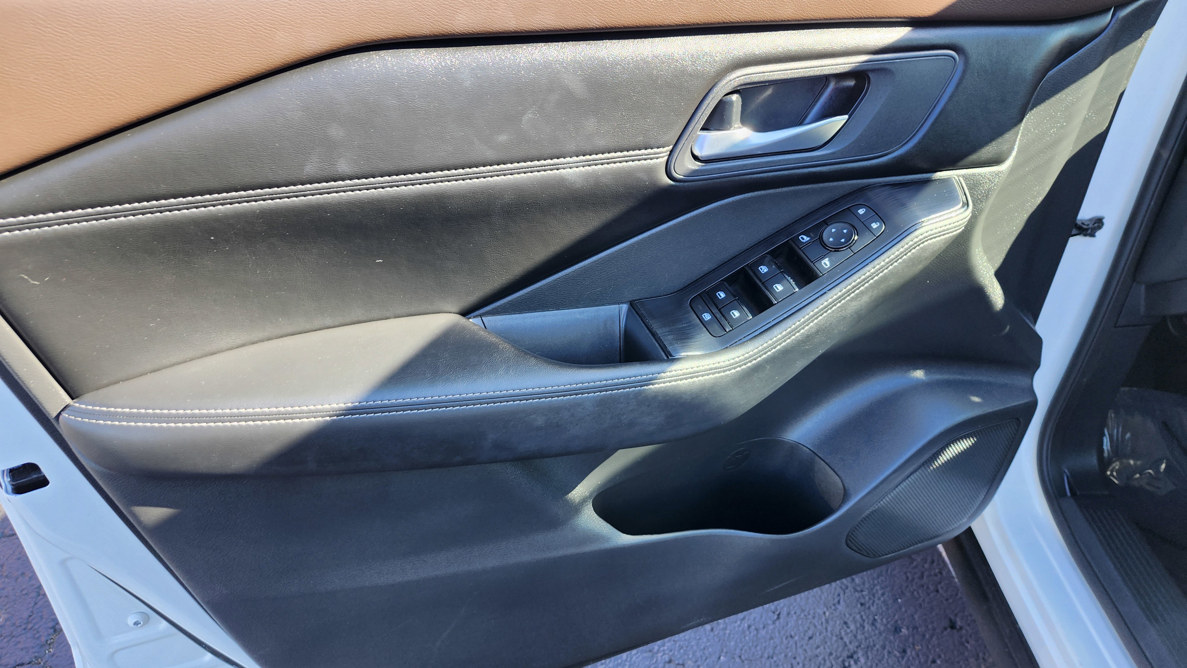 Used 2023 Nissan Rogue SV w/ SV Premium Package image 20