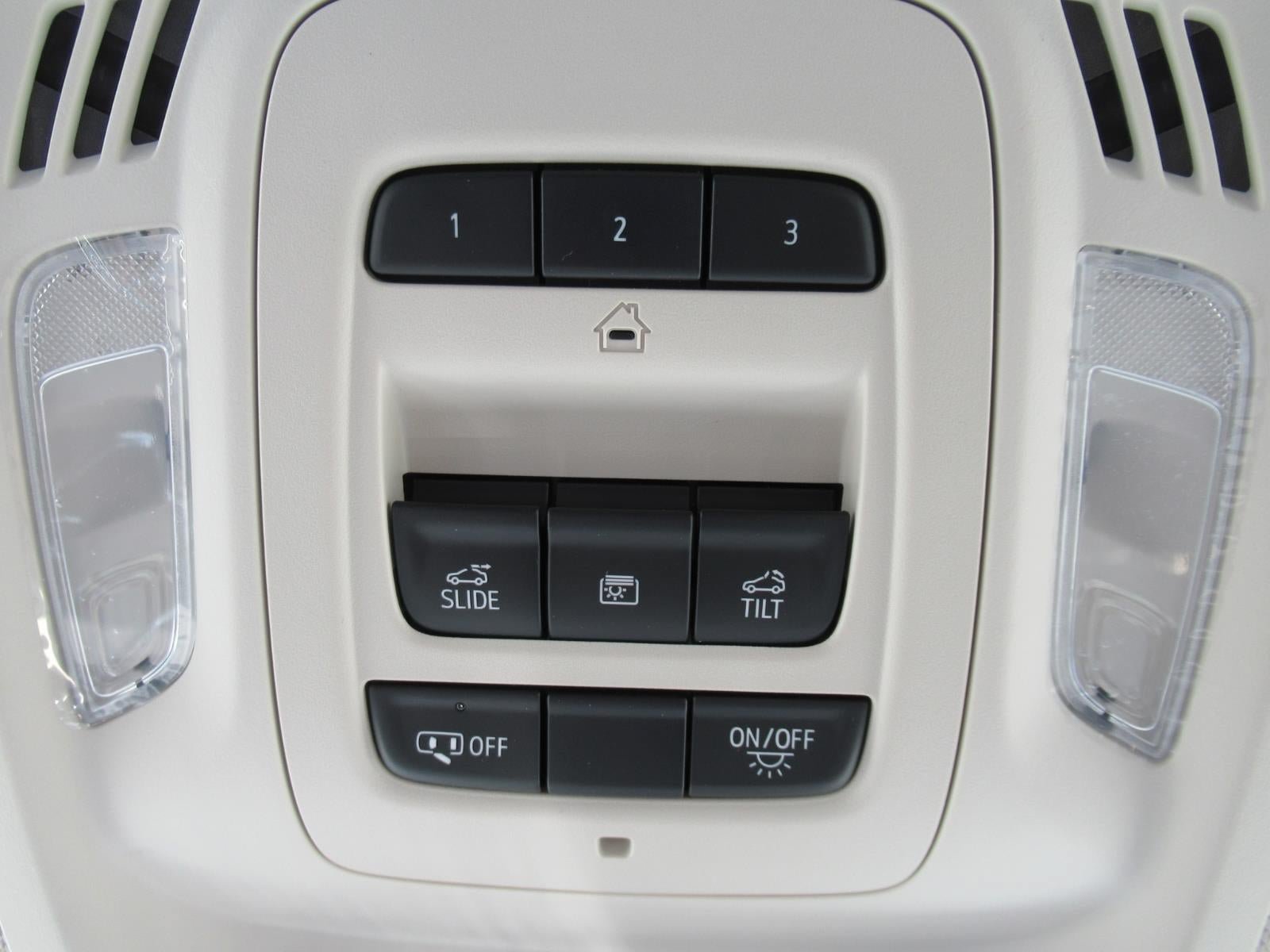 Used 2022 Buick Envision Avenir w/ Technology Package II FWD image 32