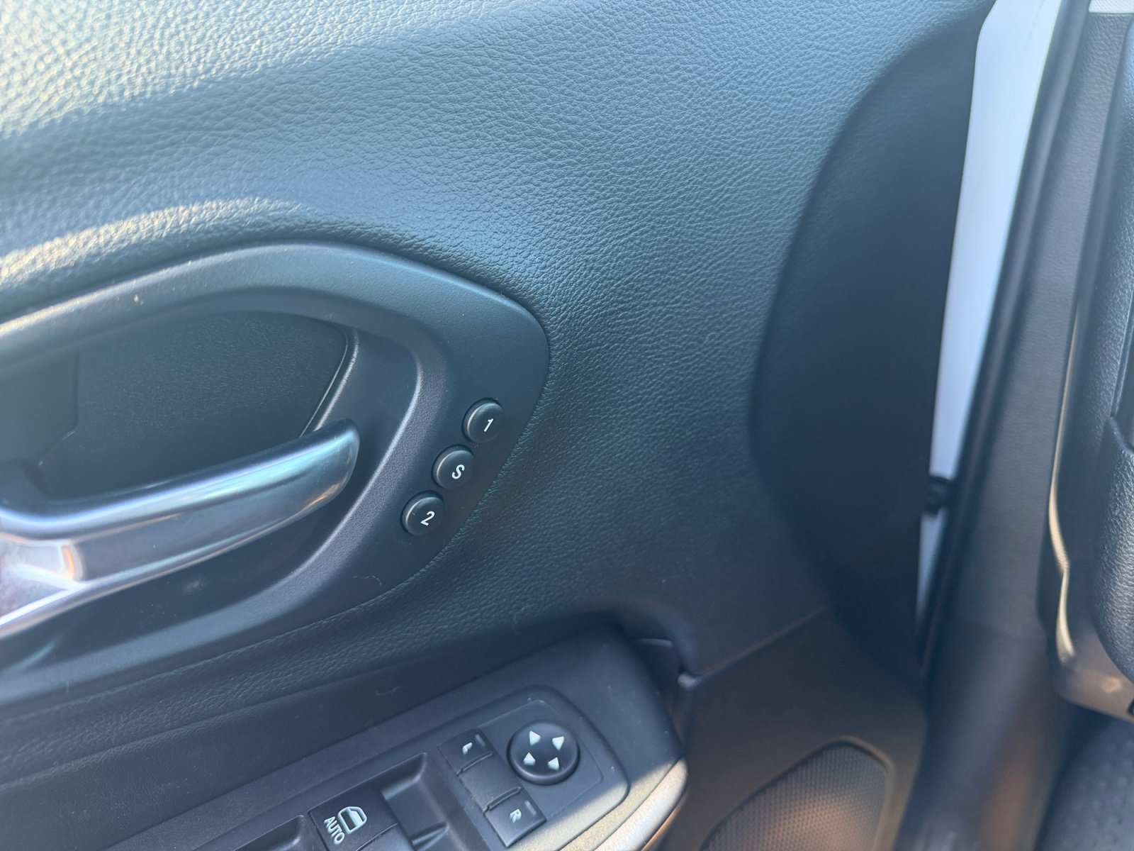 Used 2019 Jeep Cherokee Limited AWD/4WD image 25