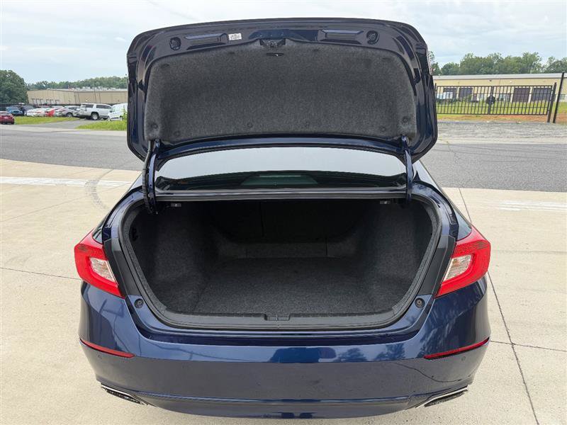 Used 2018 Honda Accord Touring image 11