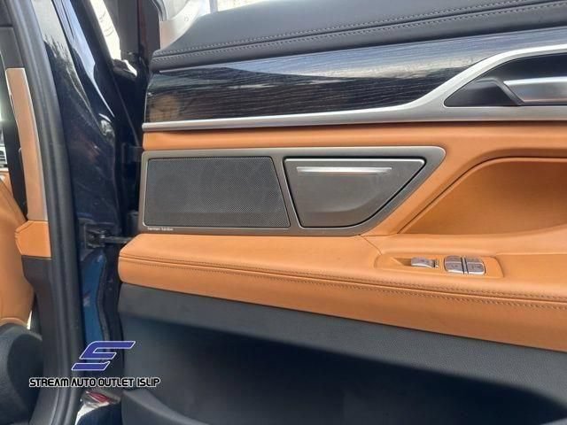 Used 2022 BMW 750i xDrive w/ Executive Package AWD/4WD image 24