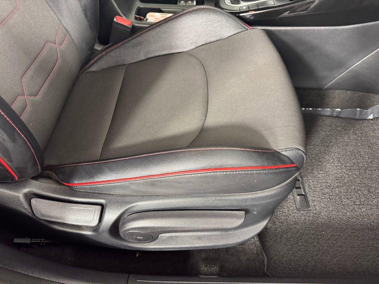 Used 2024 Kia Forte GT image 31