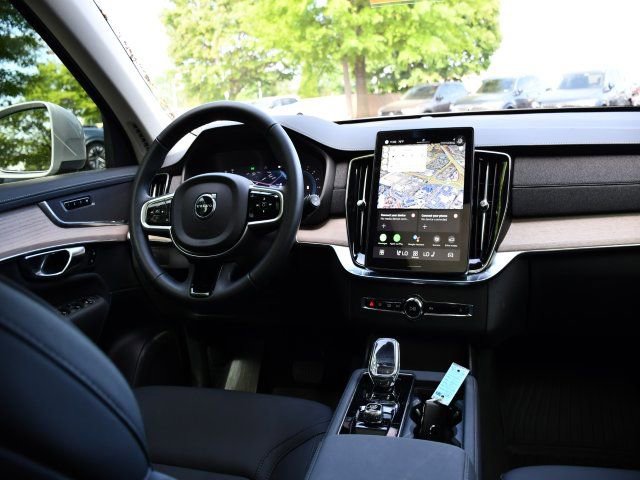 Used 2025 Volvo XC90 B6 Core w/ Protection Package Premier AWD/4WD image 17