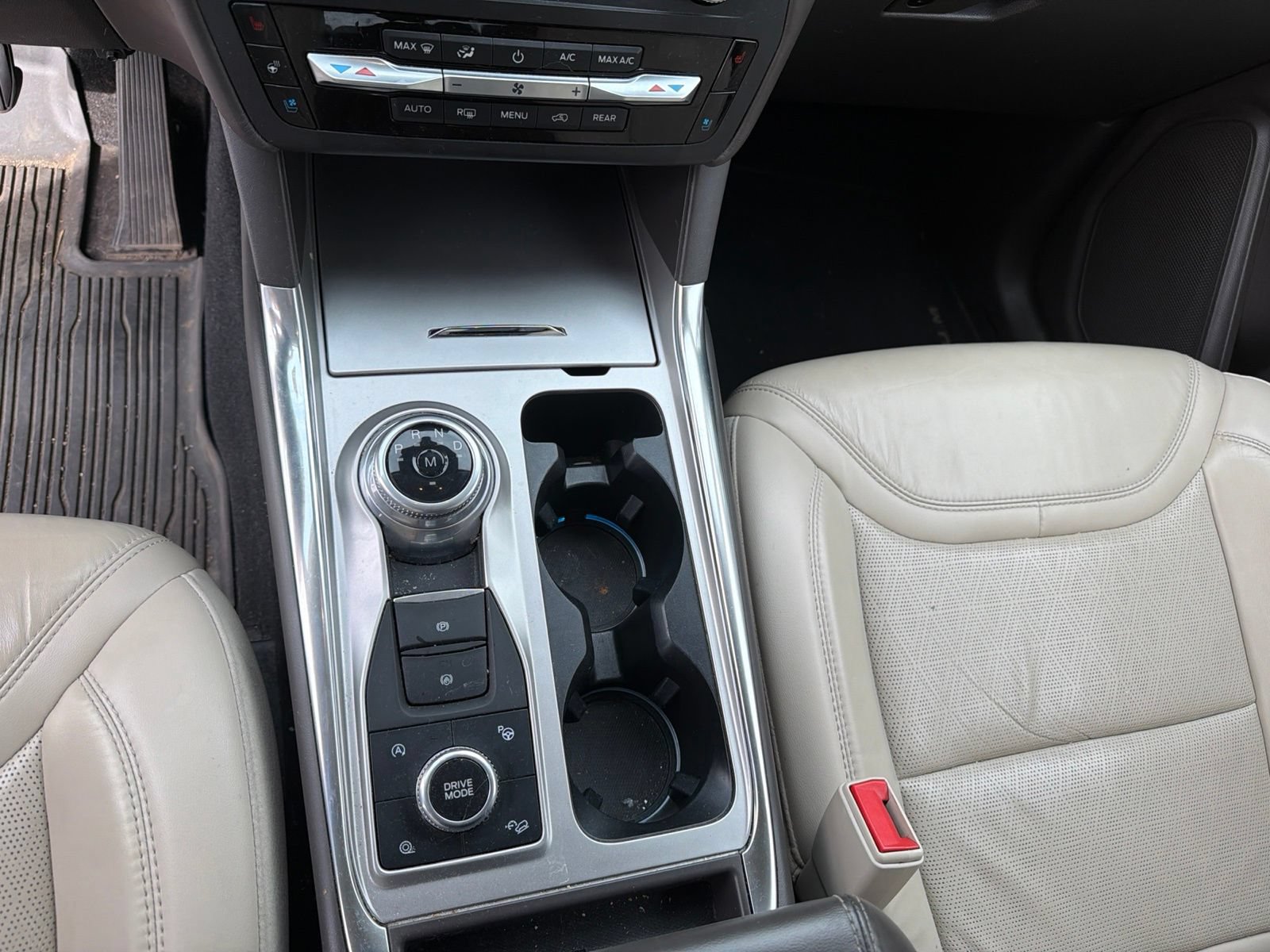 Used 2020 Ford Explorer Platinum w/ Premium Technology Package AWD/4WD image 13