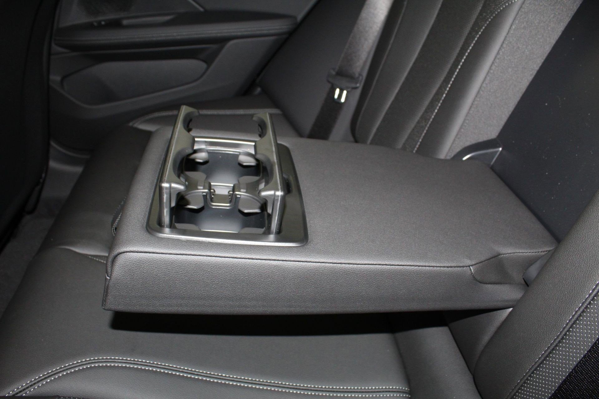 Used 2025 BMW i4 xDrive40i image 25