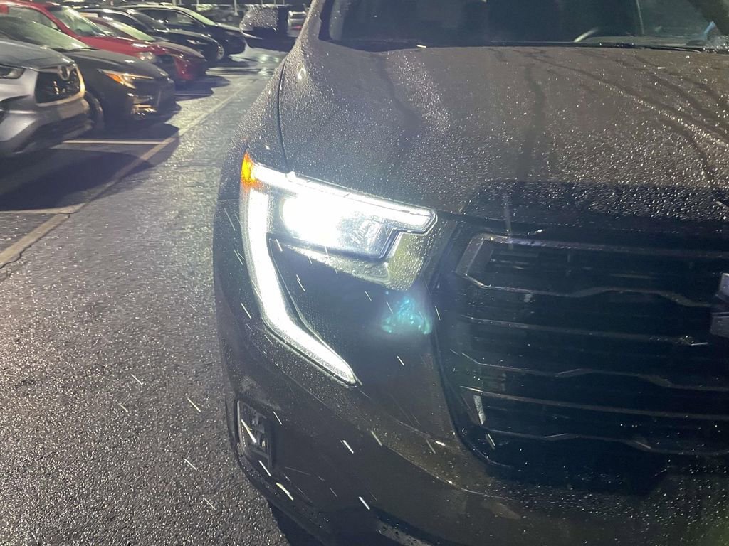 Used 2024 GMC Acadia AT4 w/ Luxury Package image 17