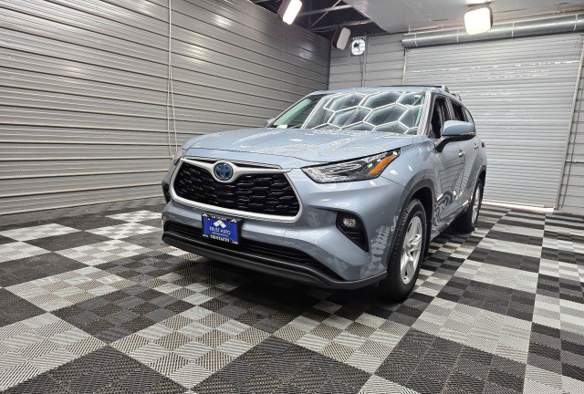 Used 2023 Toyota Highlander LE AWD/4WD image 46