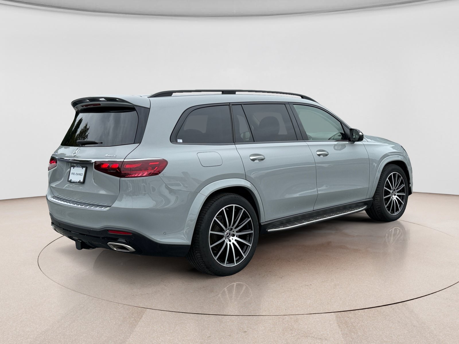 Used 2025 Mercedes-Benz GLS 580 4MATIC image 5