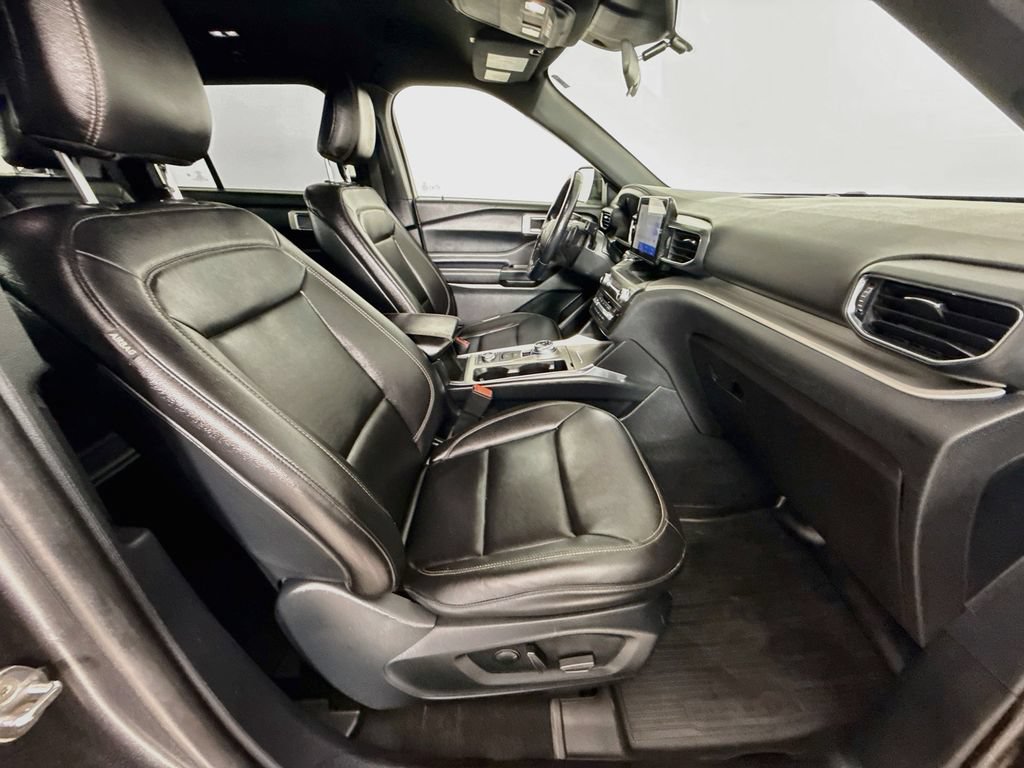 Used 2020 Ford Explorer XLT w/ Equipment Group 202A AWD/4WD image 29