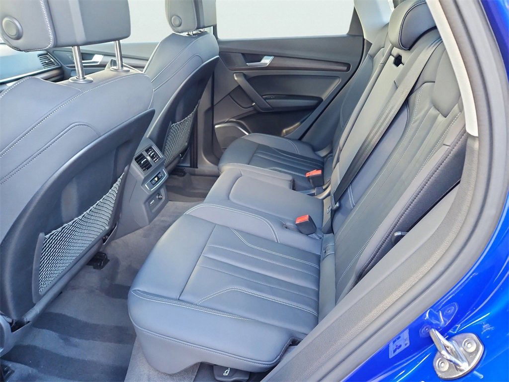 Used 2024 Audi Q5 e Premium w/ Convenience Package image 35