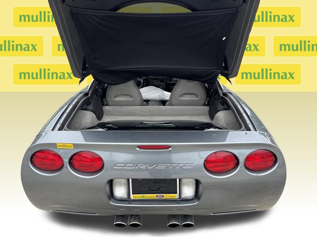 Used 2003 Chevrolet Corvette Coupe w/ Preferred Equipment Group image 28