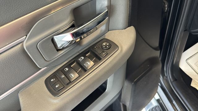 Used 2016 RAM 1500 Classic SLT AWD/4WD image 8