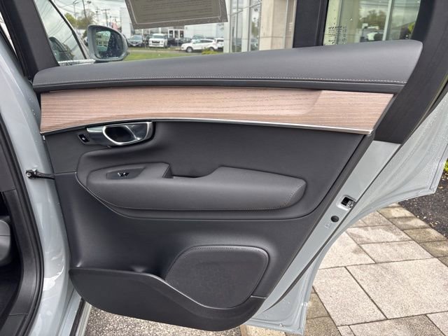 Used 2025 Volvo XC90 B6 Plus AWD/4WD image 13