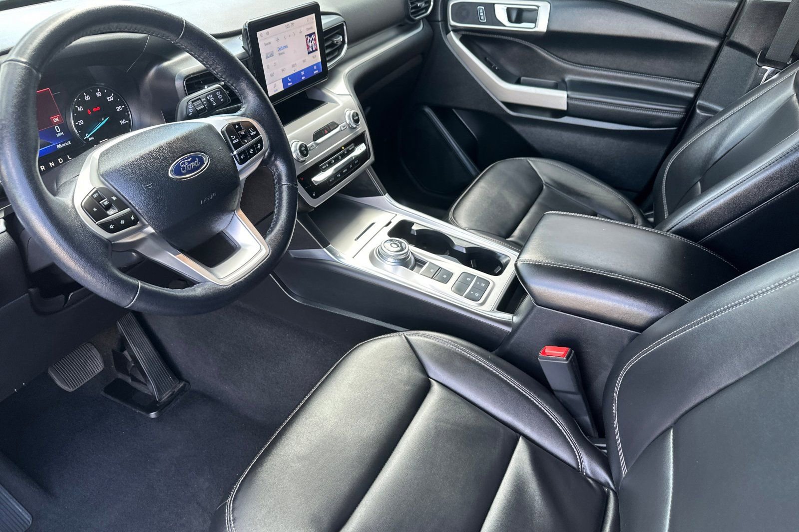 Used 2023 Ford Explorer XLT w/ Equipment Group 202A image 10