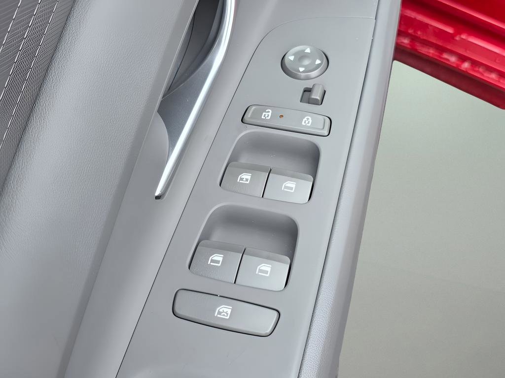 Used 2024 Hyundai Elantra SE image 17