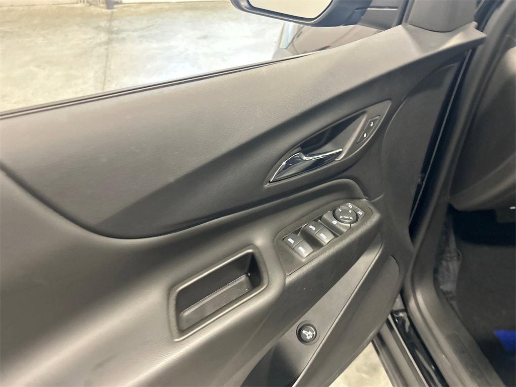 Used 2023 Chevrolet Equinox LT image 14