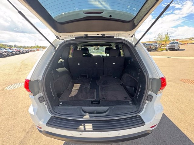 Certified 2018 Jeep Grand Cherokee Laredo AWD/4WD image 24
