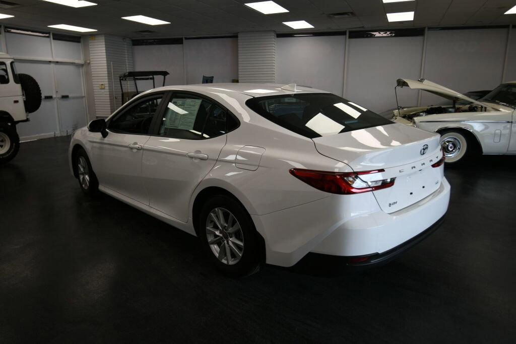 Used 2025 Toyota Camry LE image 5