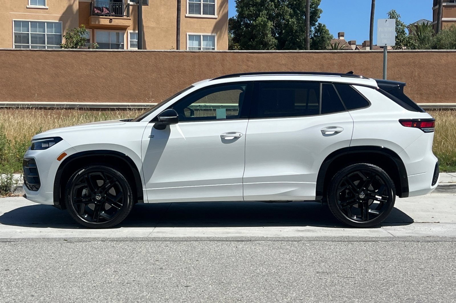 Certified 2026 Volkswagen Tiguan SE R-Line AWD/4WD image 7