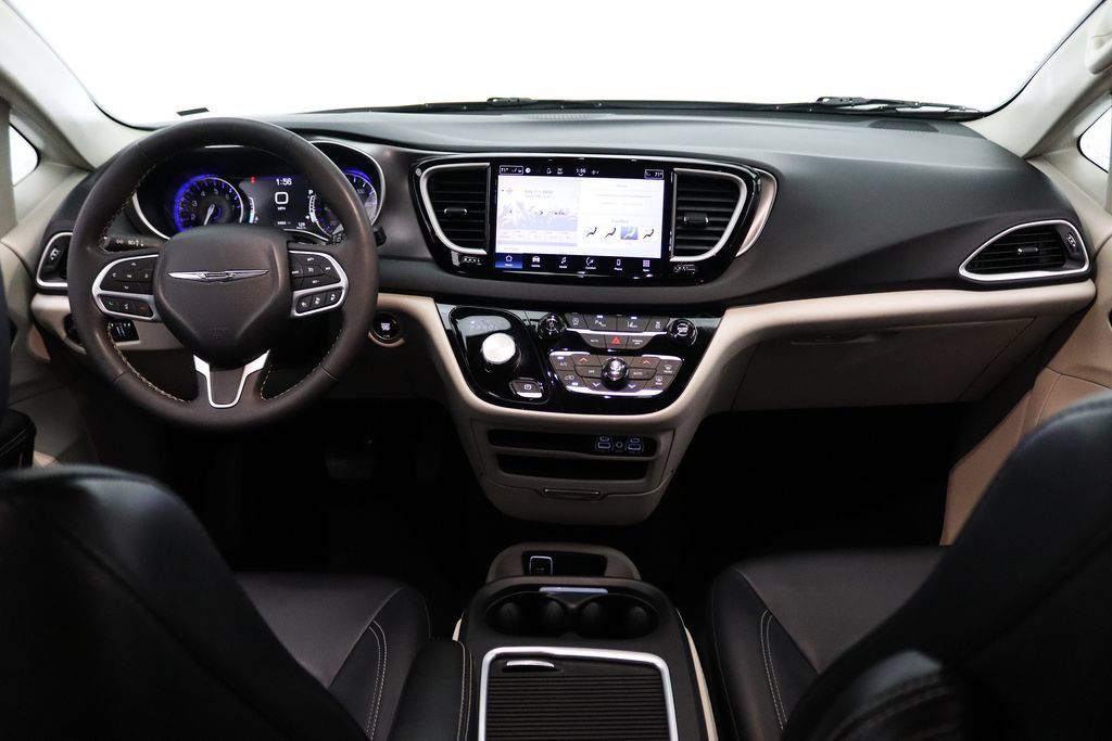 Used 2024 Chrysler Pacifica Touring-L FWD image 20