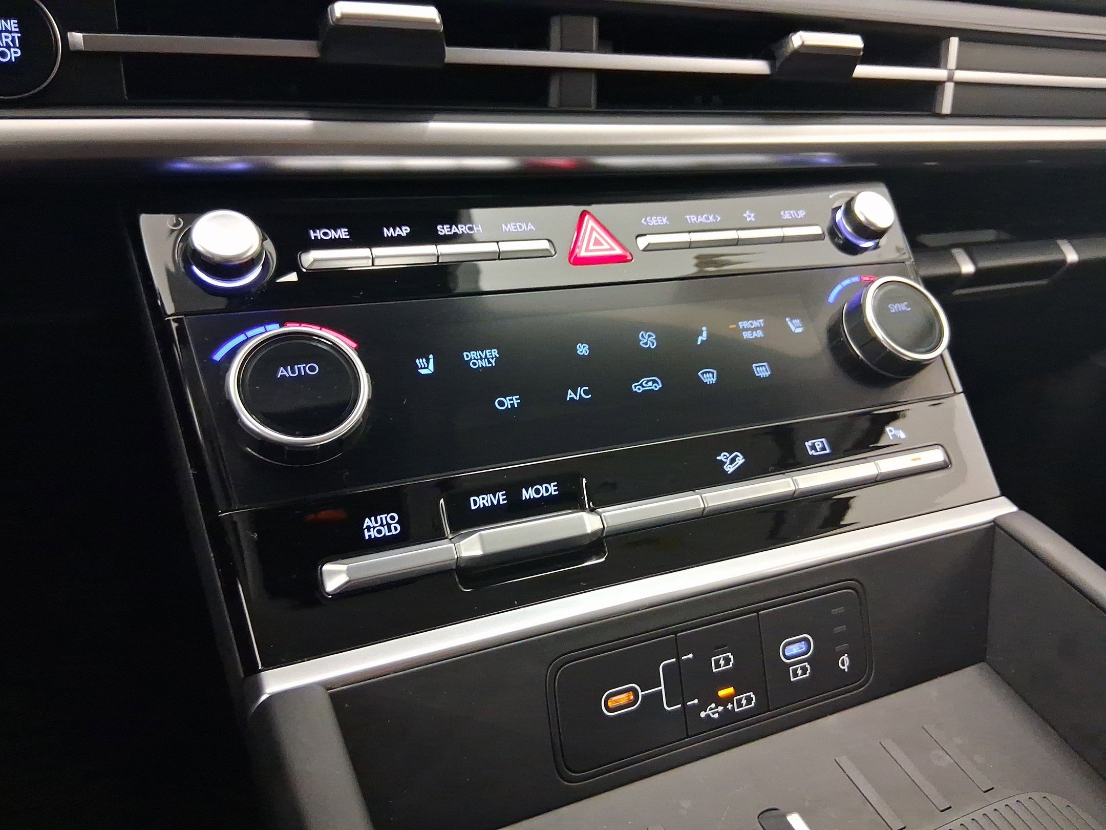 Used 2025 Hyundai Santa Fe SEL image 23