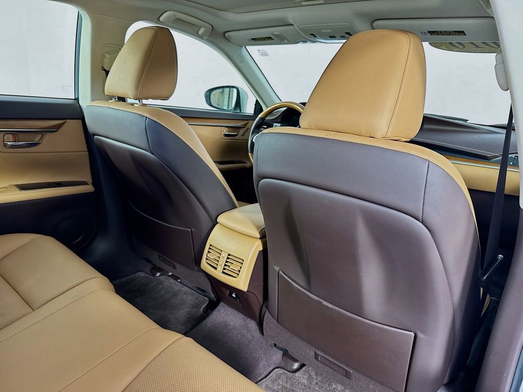 Used 2016 Lexus ES 350 w/ Premium Package w/Wood Trim FWD image 26