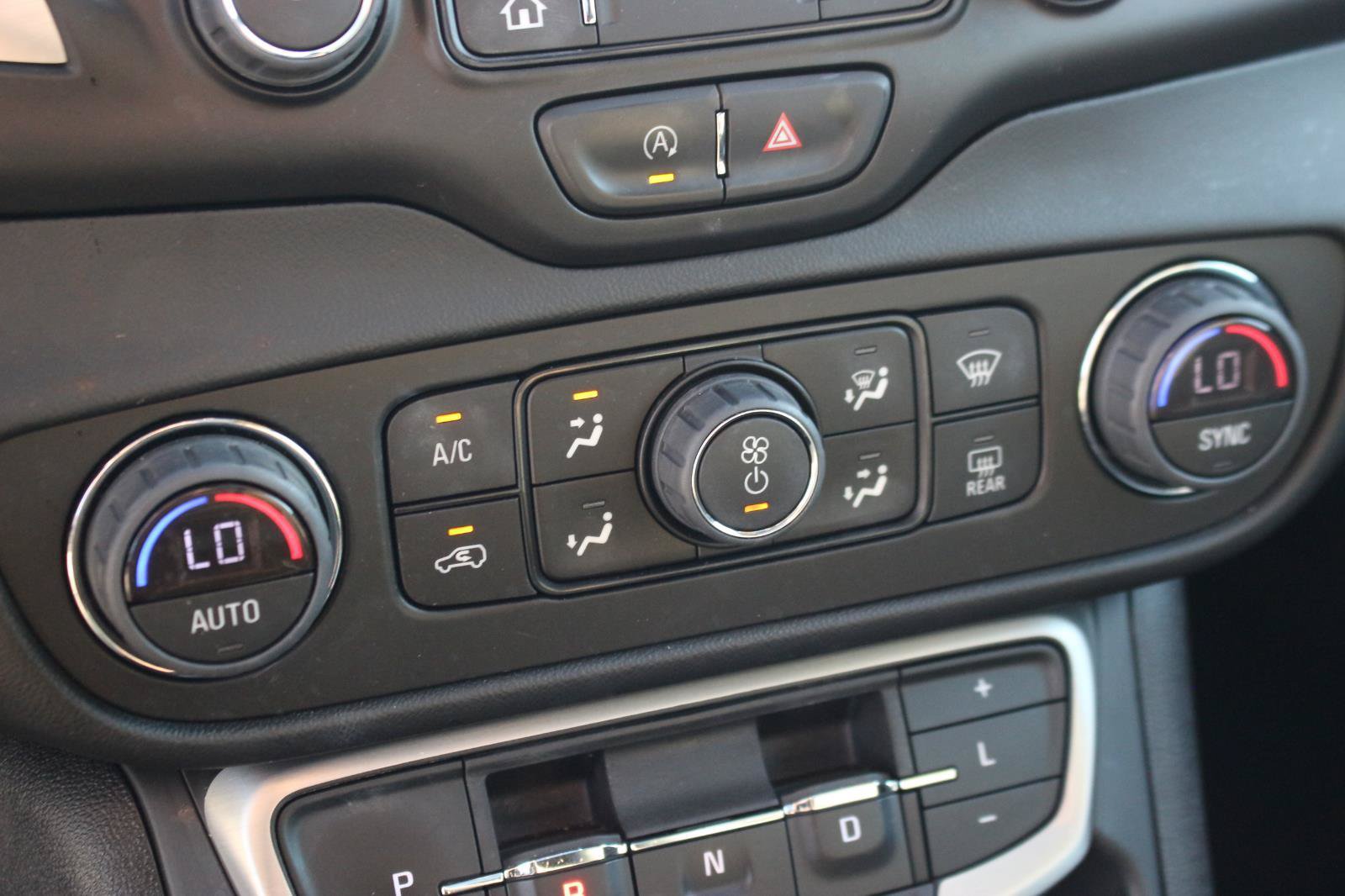 Used 2022 GMC Terrain SLT w/ Infotainment Package II FWD image 27