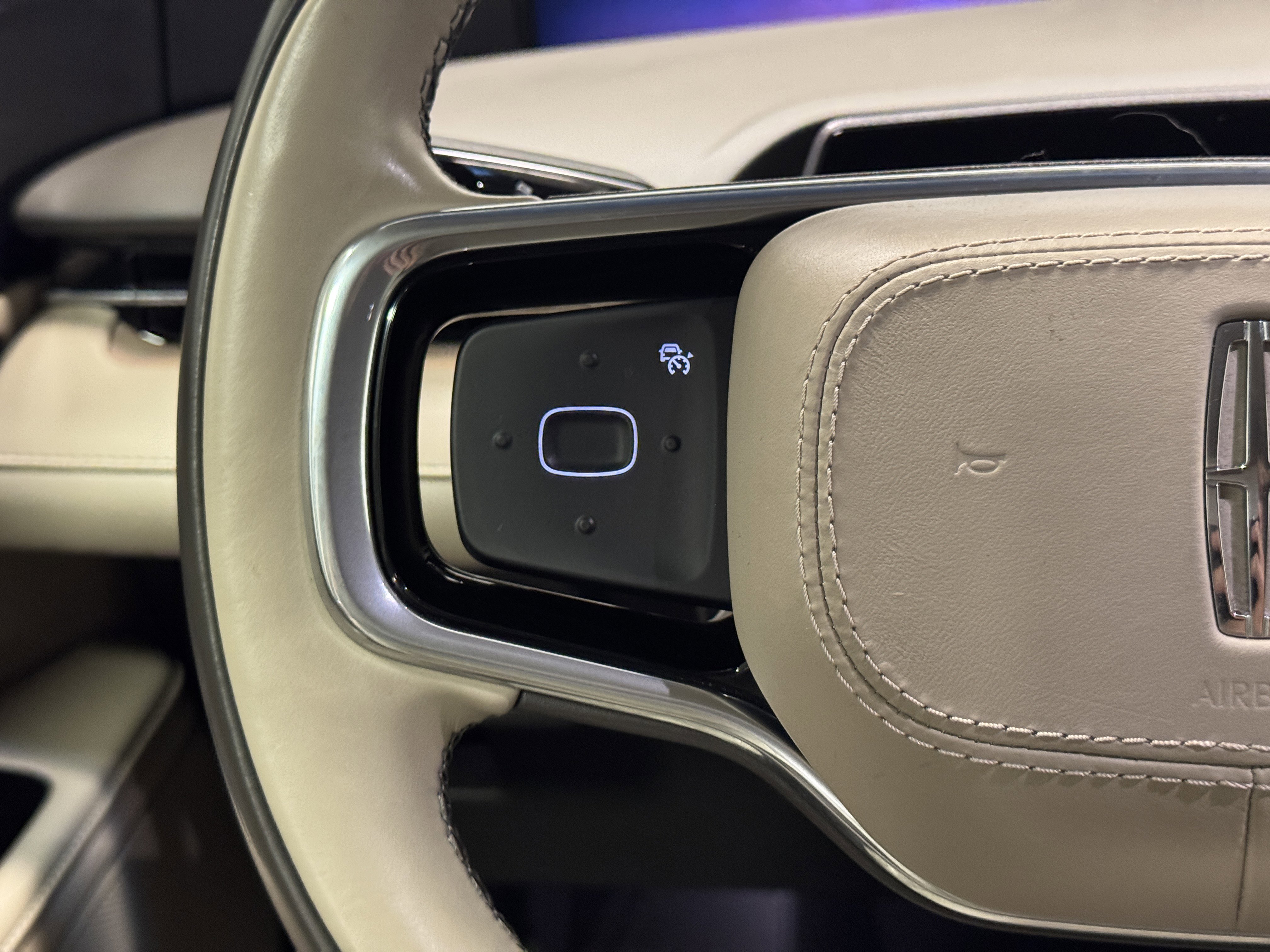 Used 2024 Lincoln Nautilus Reserve image 20