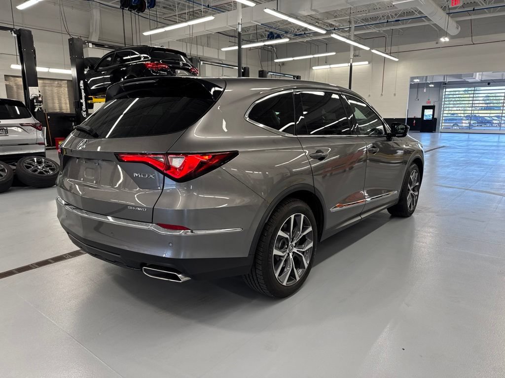 Used 2023 Acura MDX w/ Technology Package AWD/4WD image 3