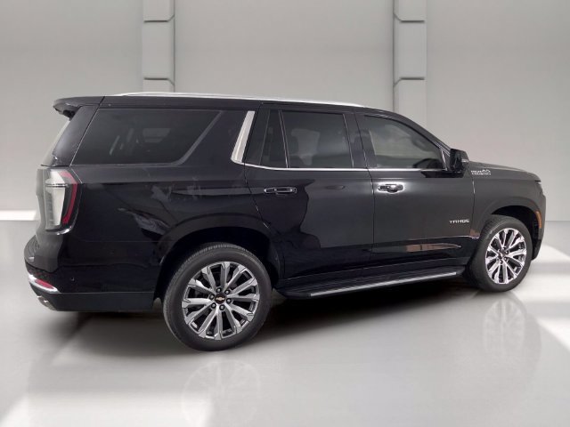 Used 2025 Chevrolet Tahoe High Country RWD image 4