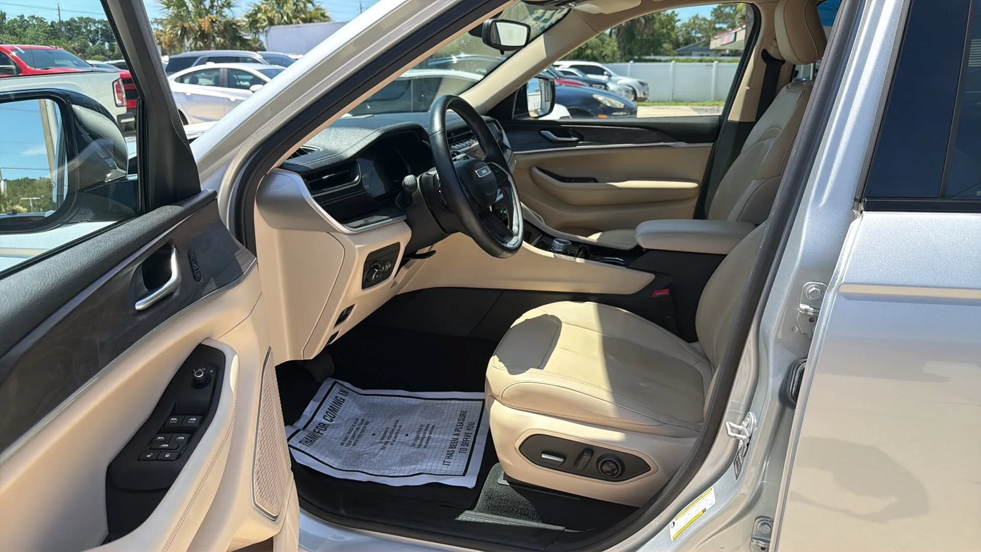 Used 2022 Jeep Grand Cherokee L Limited RWD image 14