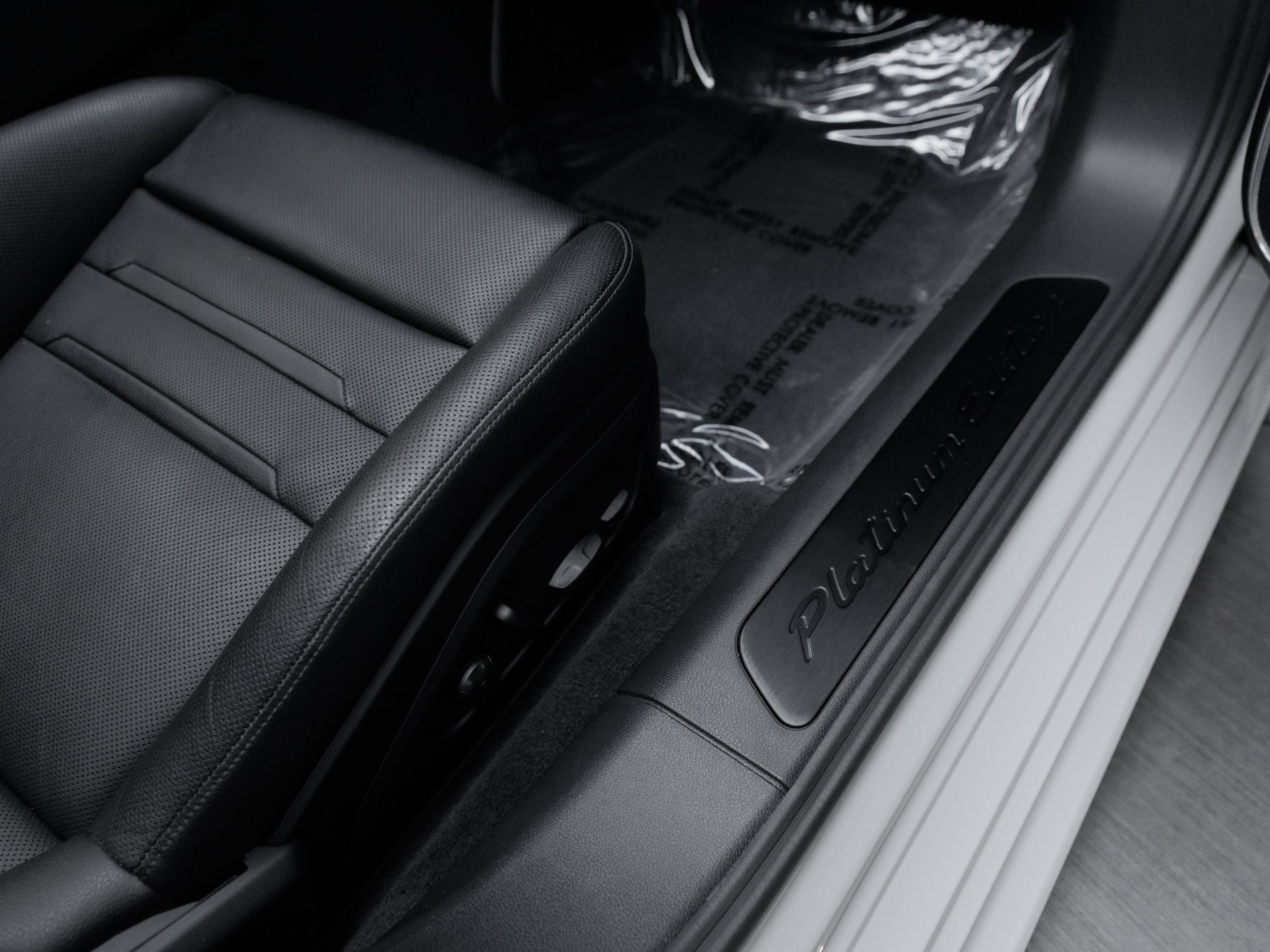 Certified 2023 Porsche Panamera Platinum Edition RWD image 36