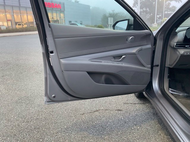 Used 2025 Hyundai Elantra SEL FWD image 9