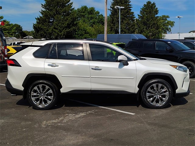 Used 2019 Toyota RAV4 Limited image 7