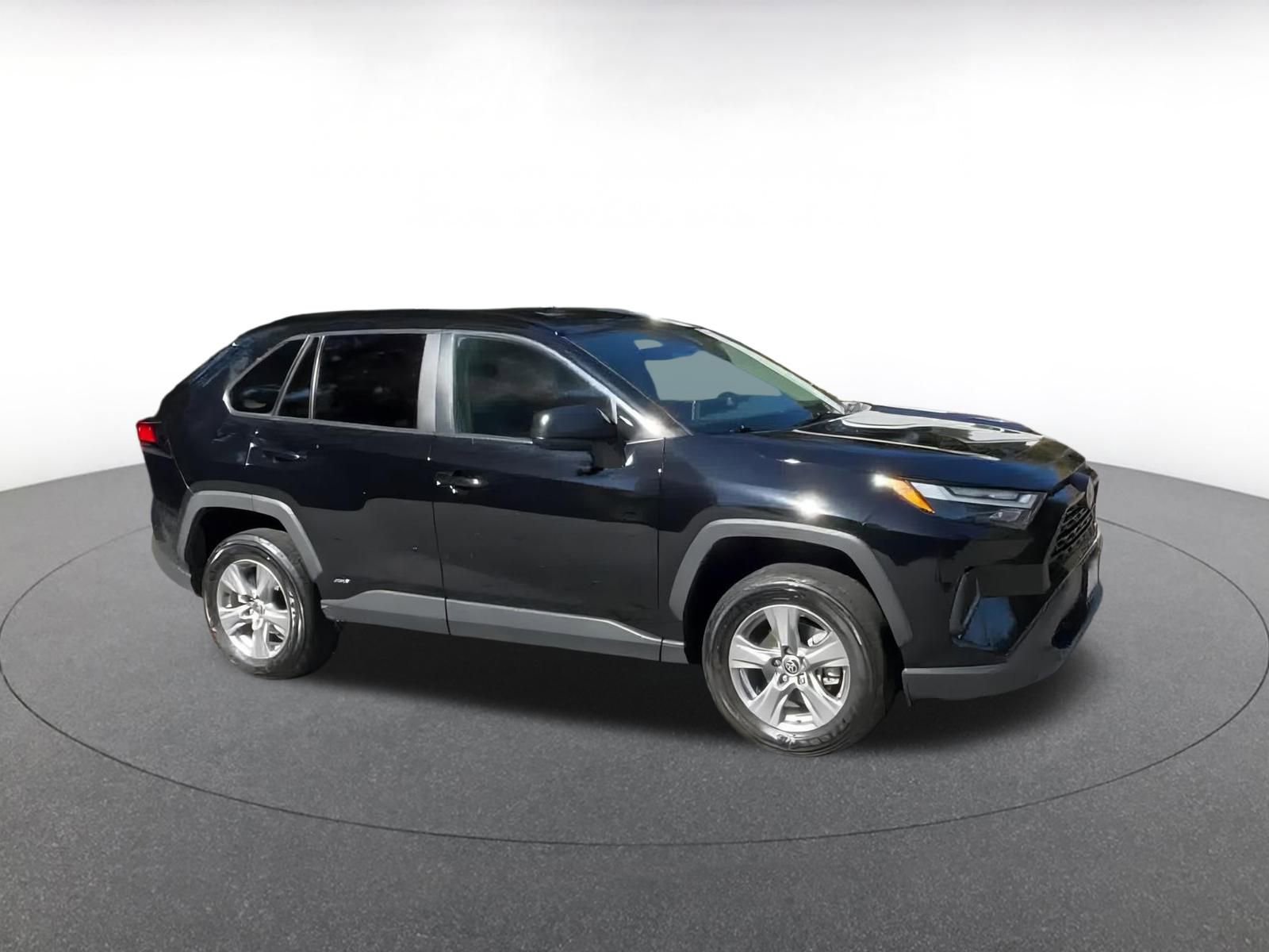 Used 2025 Toyota RAV4 LE video 2