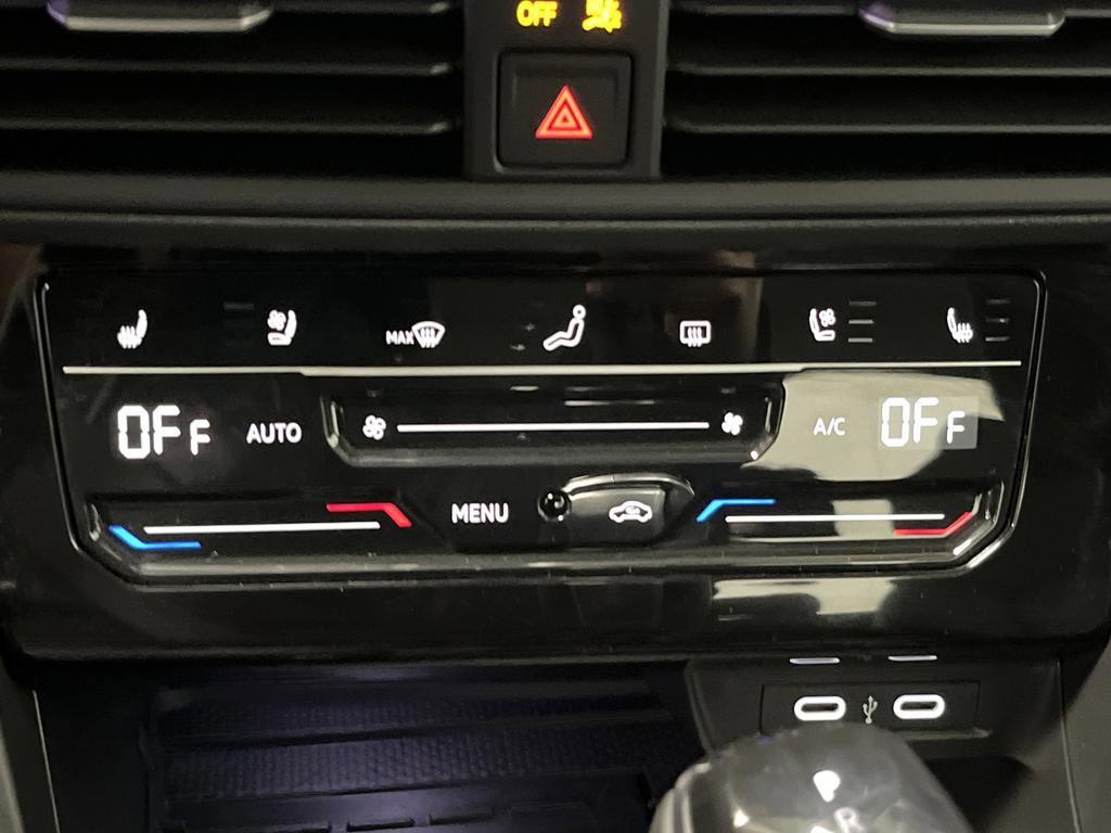 Used 2025 Volkswagen Jetta SEL image 18