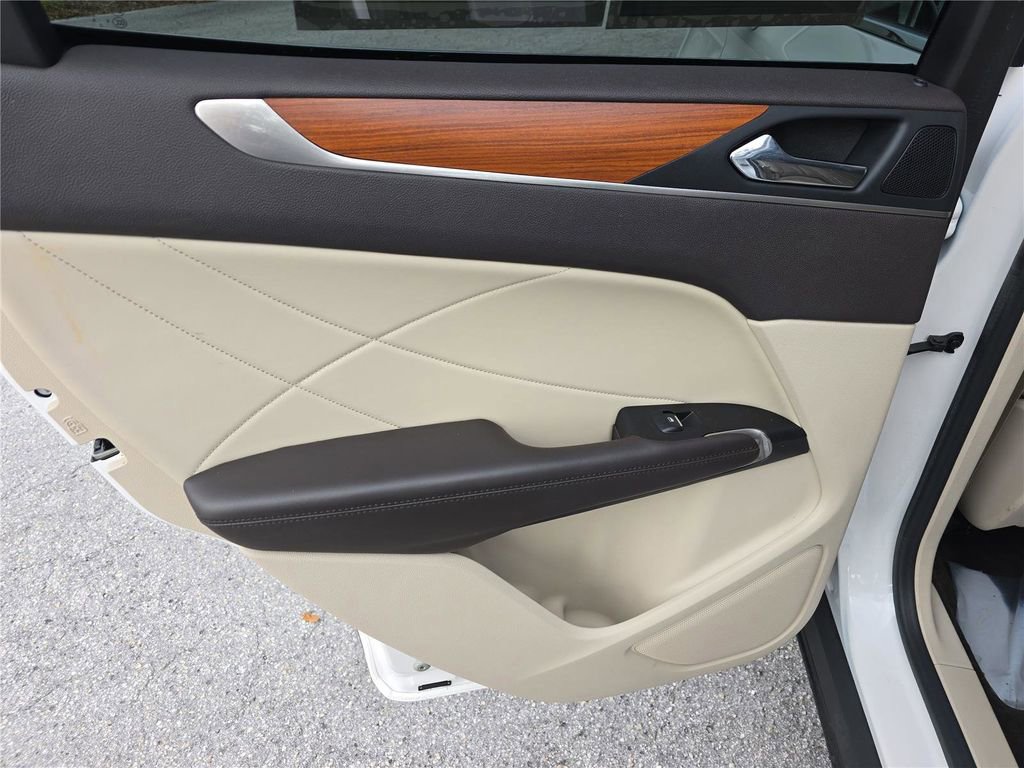 Used 2019 Lincoln MKC Select w/ Select Plus Package image 11