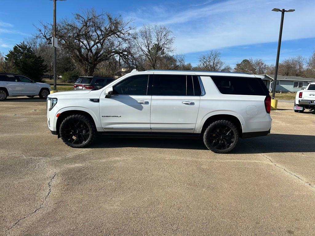 Used 2023 GMC Yukon XL Denali image 2